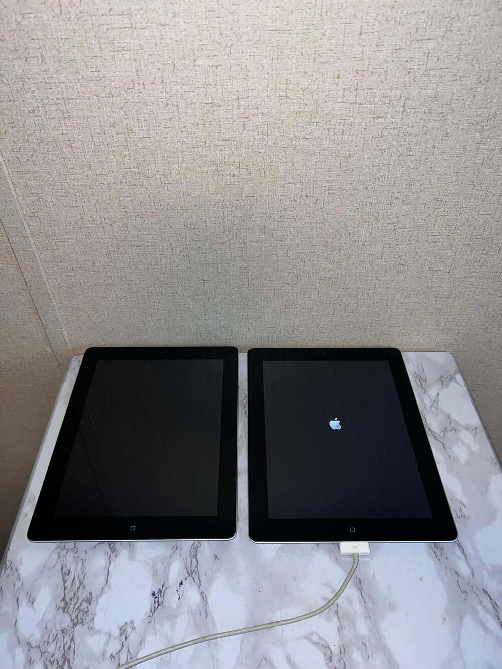 Apple iPad 2 16GB Wi-Fi Tablets Lot of 2 For Parts Repair